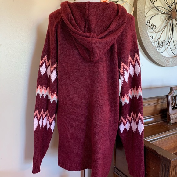 NWT EVRI Size 1X Hooded Burgundy Sweater - Picture 4 of 7